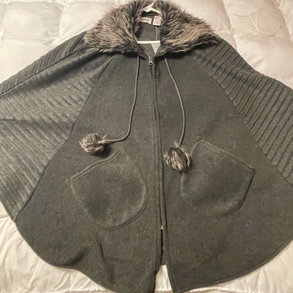 Ladies gray poncho wrap coat, nwt